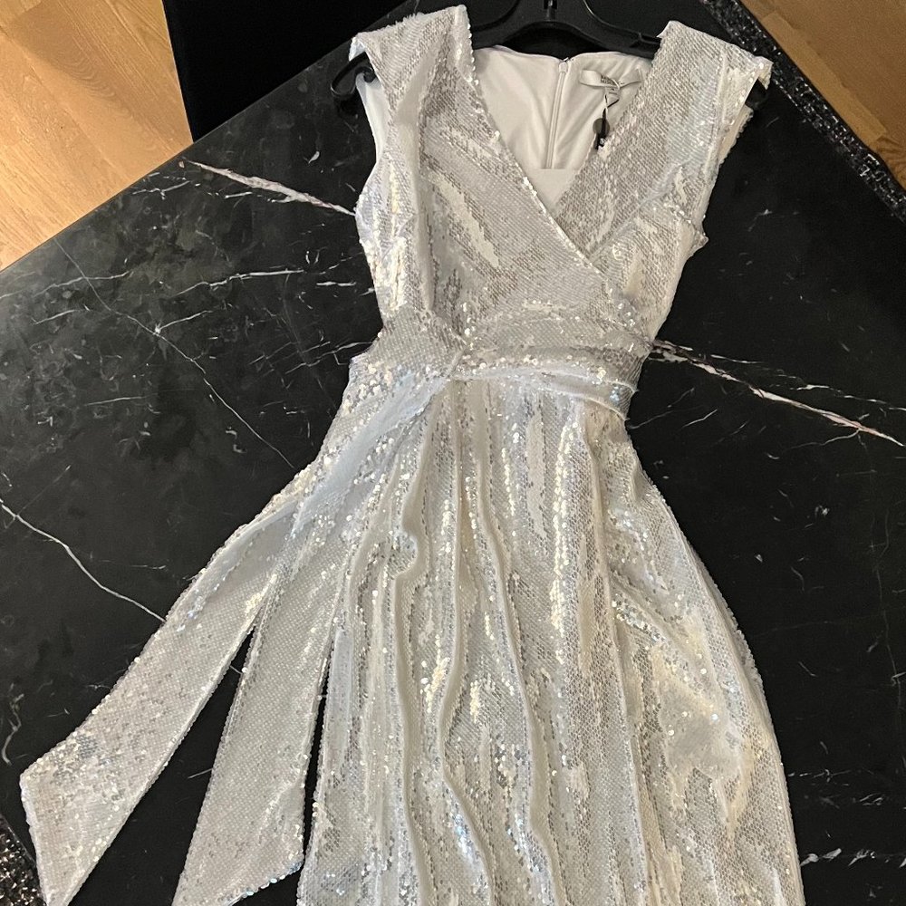 BADGLEY MISCHKA Sequin Midi Dress